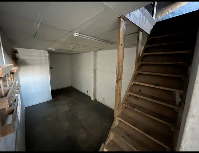 650M² WAREHOUSE TO LET IN PAARDEN EILAND